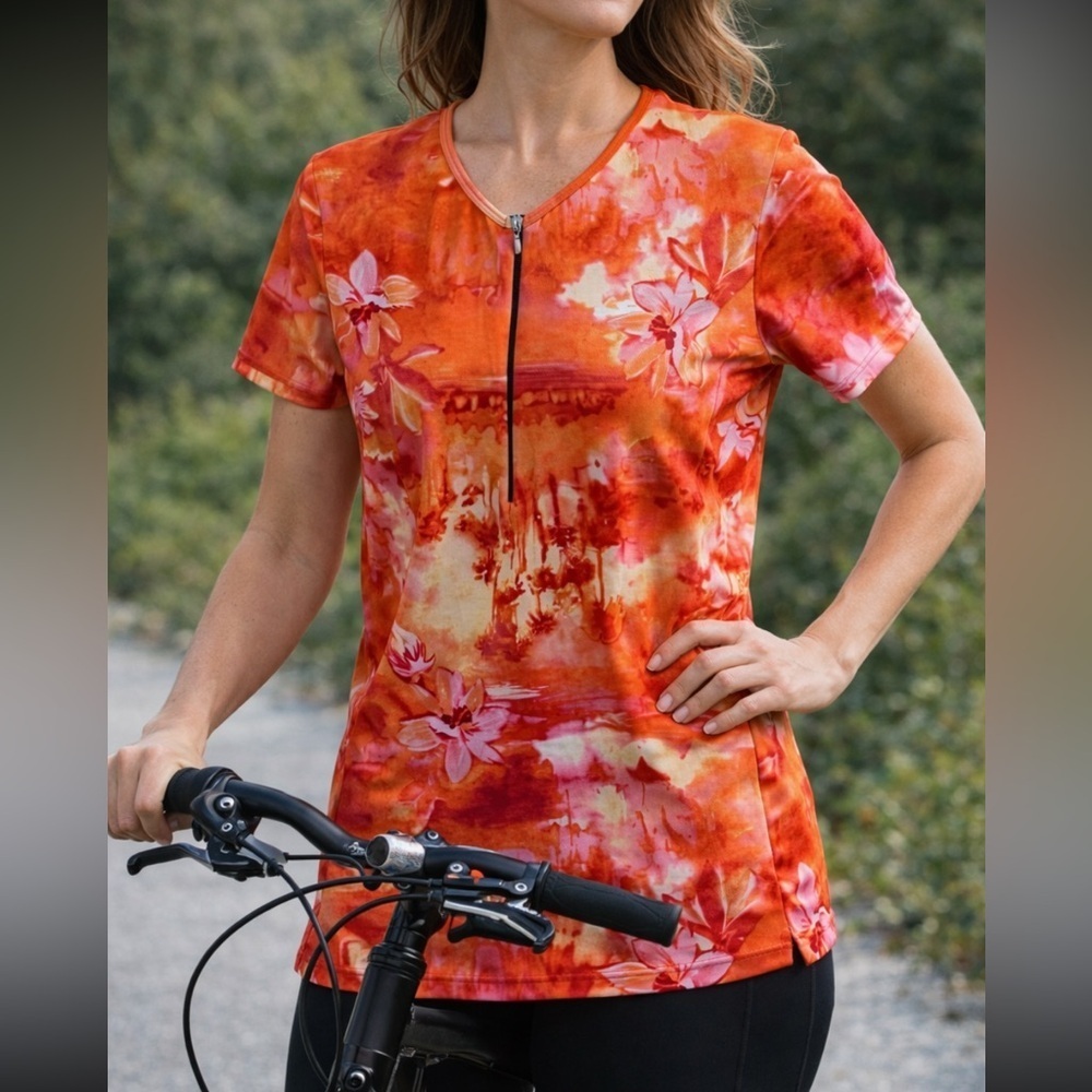 EXCELLENT CONDITION WOMEN’S LARGE SHEBEEST 1/2 ZIP BIKING JERSEY